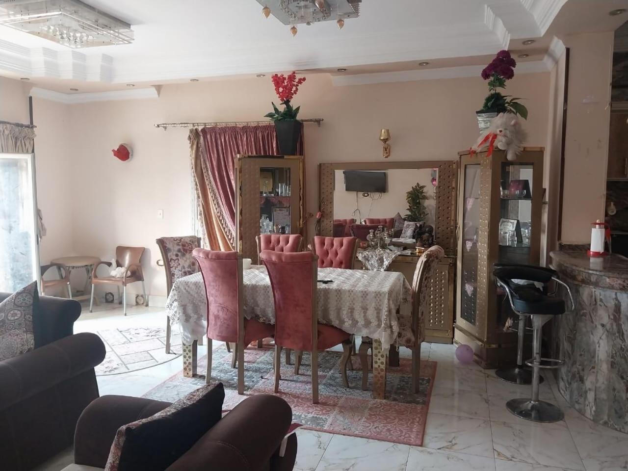 بفيلا بالتجمع الاول الجديدة Apartment *